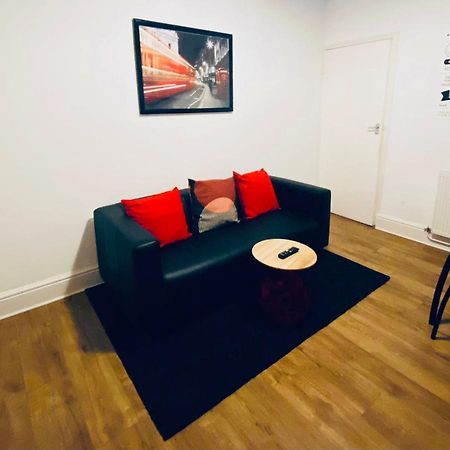 Spacious Four Bedroom Home 3 Bathrooms - 考文垂 外观 照片