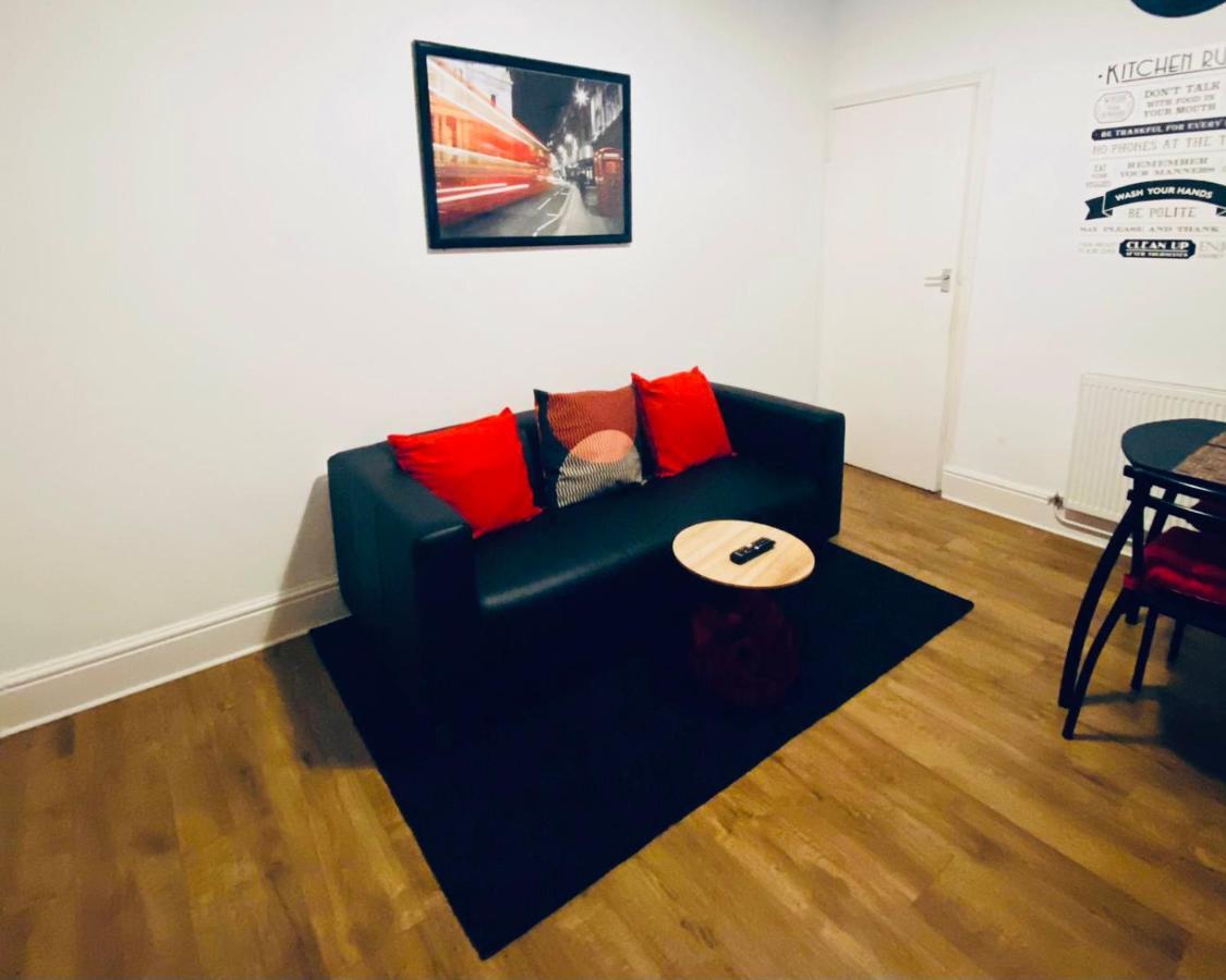 Spacious Four Bedroom Home 3 Bathrooms - 考文垂 外观 照片