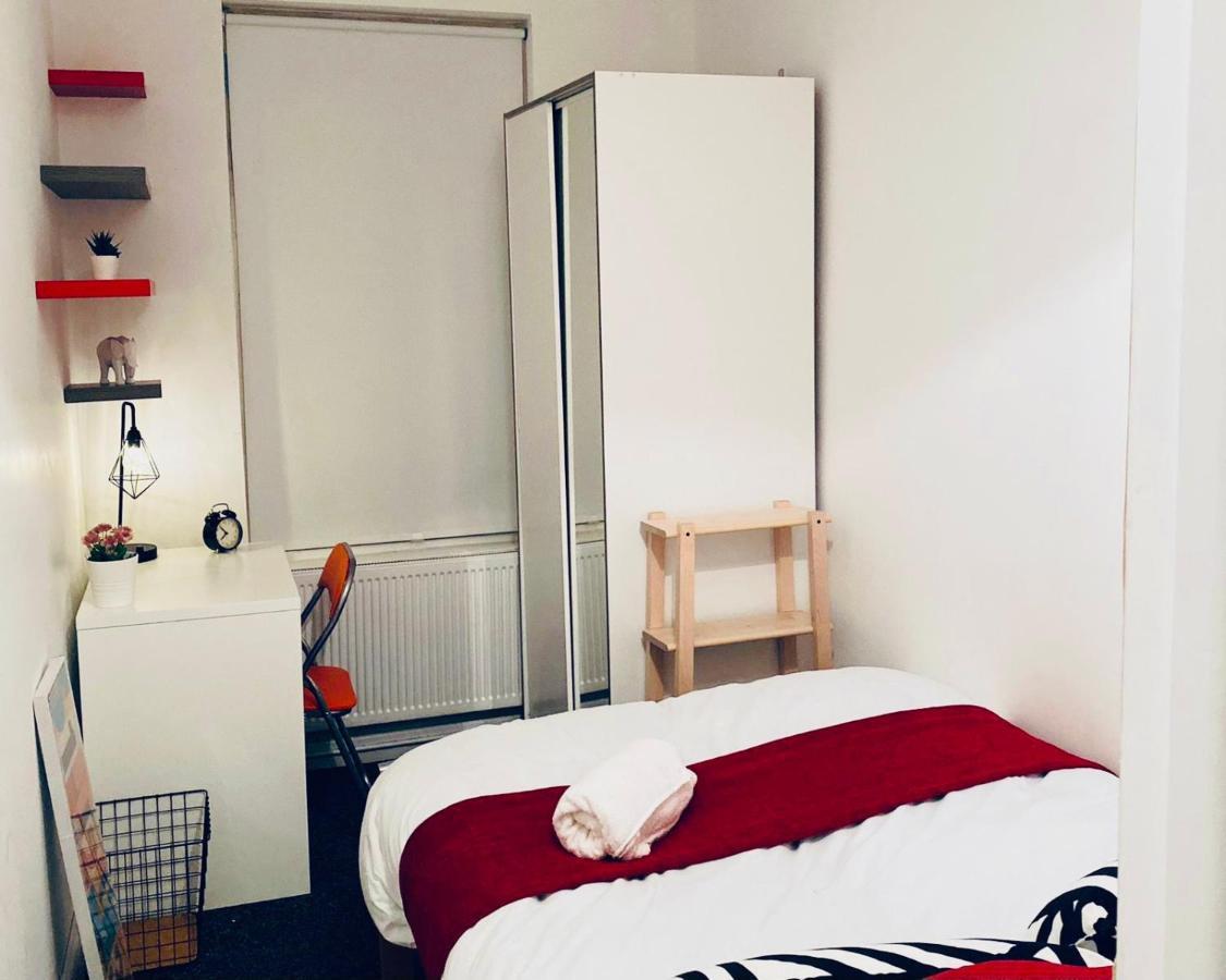 Spacious Four Bedroom Home 3 Bathrooms - 考文垂 外观 照片
