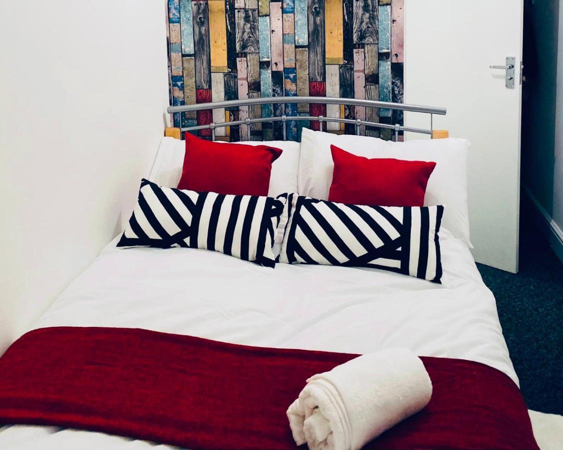 Spacious Four Bedroom Home 3 Bathrooms - 考文垂 外观 照片