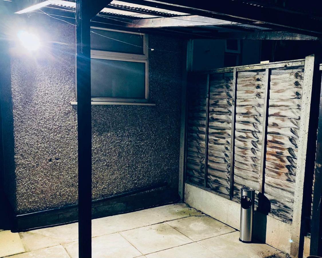 Spacious Four Bedroom Home 3 Bathrooms - 考文垂 外观 照片
