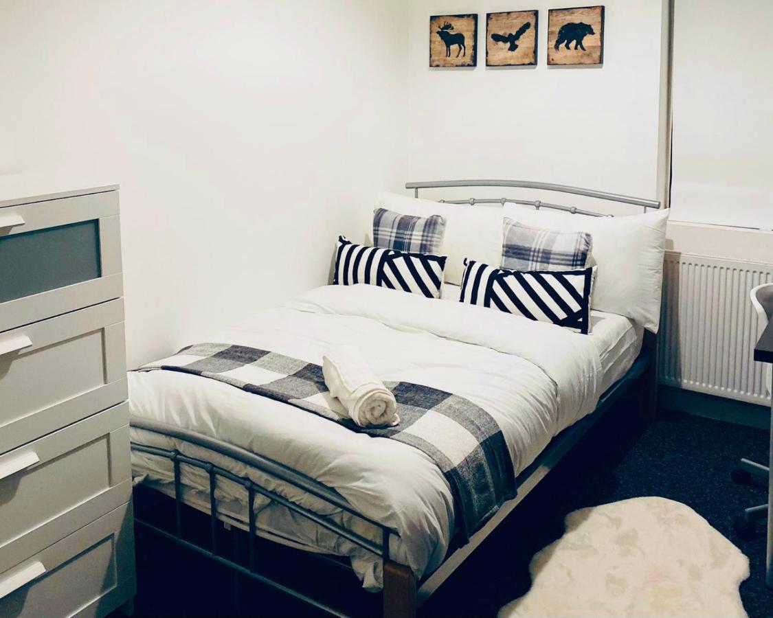 Spacious Four Bedroom Home 3 Bathrooms - 考文垂 外观 照片