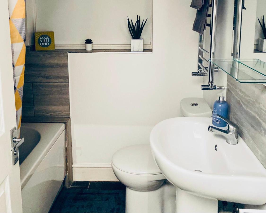 Spacious Four Bedroom Home 3 Bathrooms - 考文垂 外观 照片