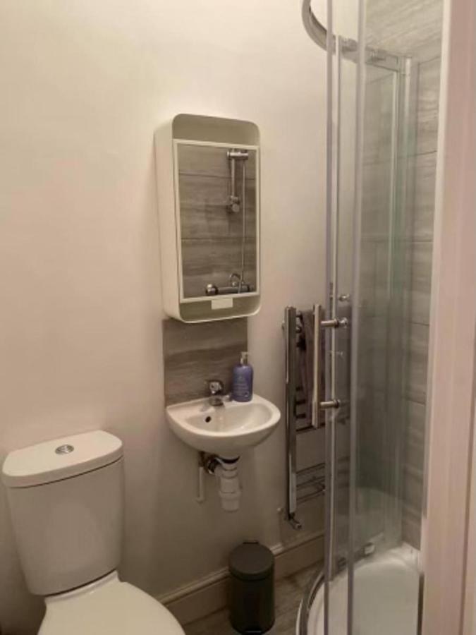 Spacious Four Bedroom Home 3 Bathrooms - 考文垂 外观 照片