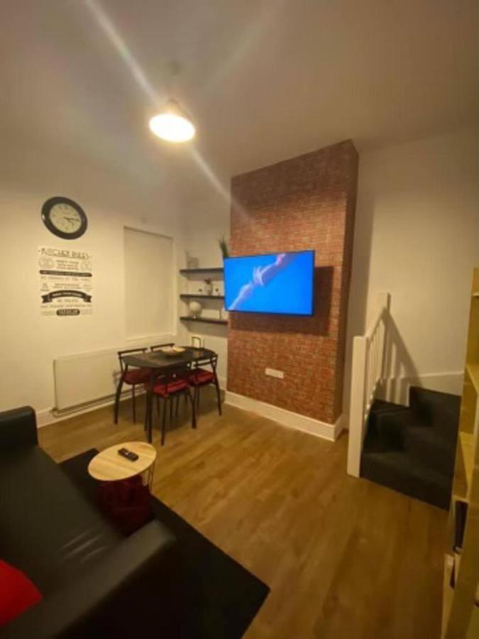 Spacious Four Bedroom Home 3 Bathrooms - 考文垂 外观 照片