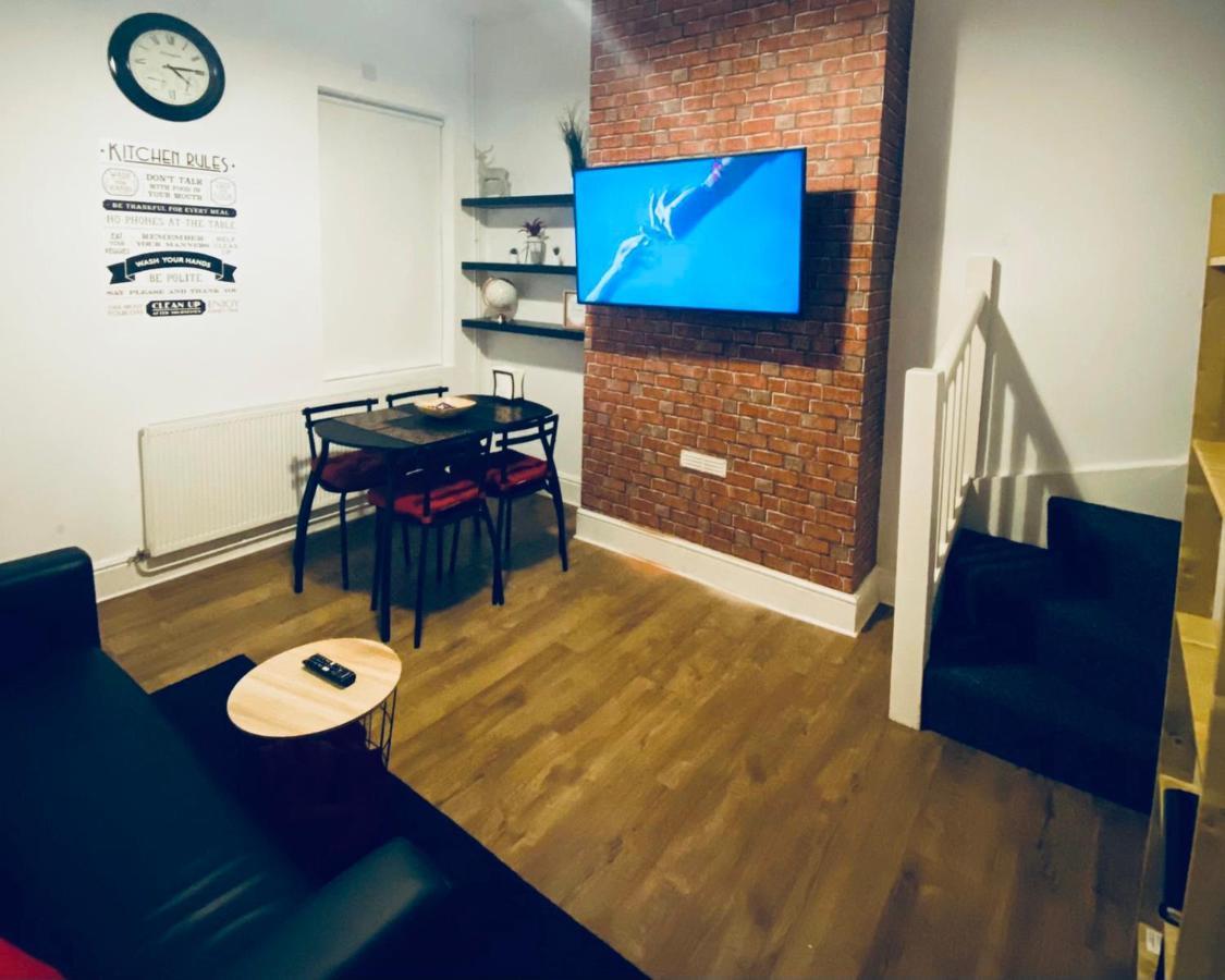 Spacious Four Bedroom Home 3 Bathrooms - 考文垂 外观 照片