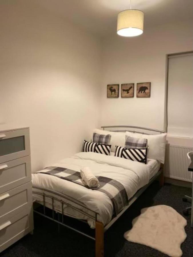 Spacious Four Bedroom Home 3 Bathrooms - 考文垂 外观 照片