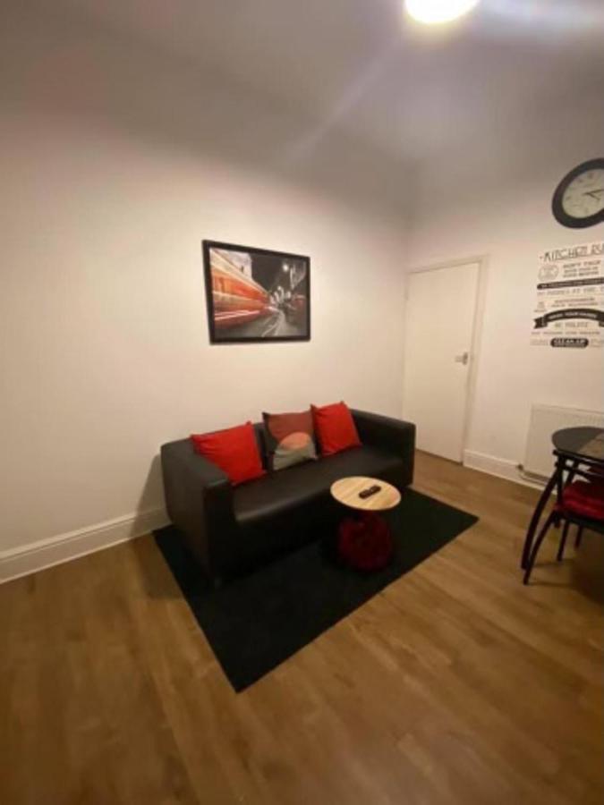 Spacious Four Bedroom Home 3 Bathrooms - 考文垂 外观 照片